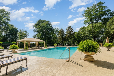 4215 Harding Pike