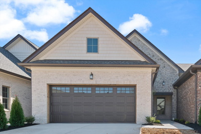 452 W Foxrun