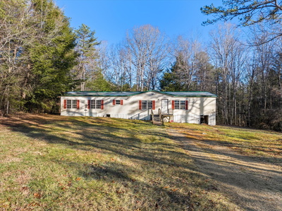 Exterior view of 145 Hemlock Dr in Jamestown, TN