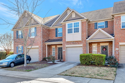 8103 Valley Oak Dr