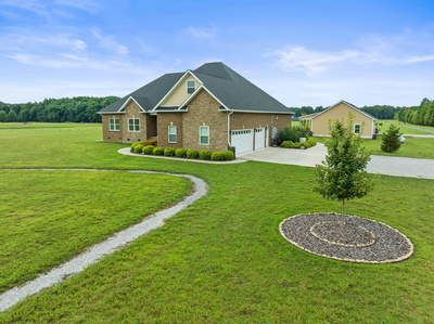 285 HANCOCK LANE