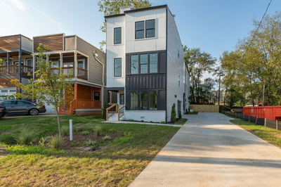 322B Queen Ave