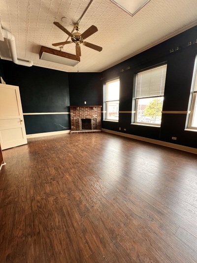 112 Public Sq, E