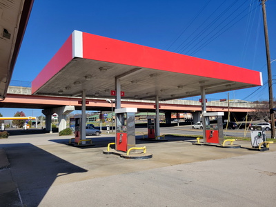 711 Rivergate Pkwy