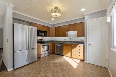 200 Royal Oaks Blvd