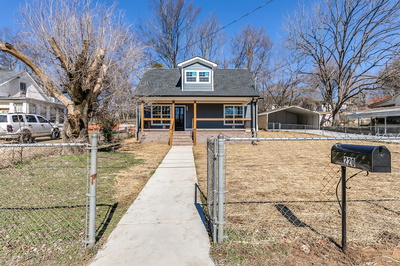 220 Davis Ave