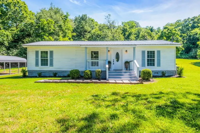 Exterior view of 155 Highway 50, E in Centerville, TN