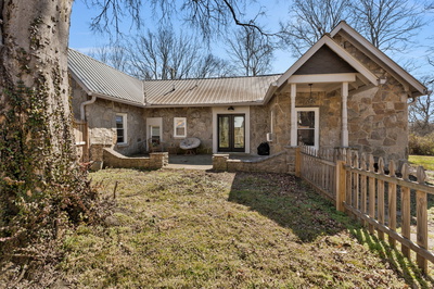 1525 Riverside Dr