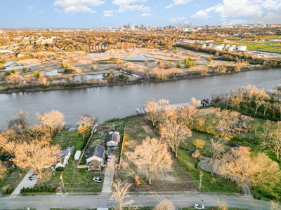 1712 River Dr