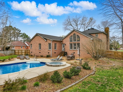 1267 Ascot Ln