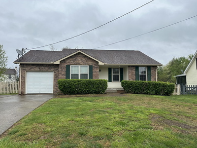 822 Iris Ln