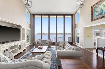 3211 Lakeshore Dr