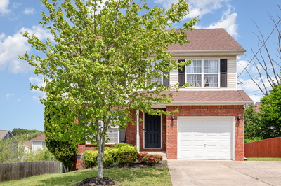 Exterior view of 1424 E Nir Shreibman Blvd in La Vergne, TN