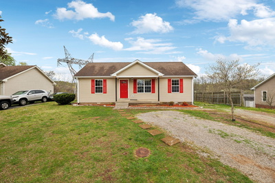 Exterior view of 117 Sloan Dr in Springfield, TN