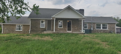 670 W Main St, W