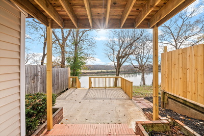933 Kingsbury Dr