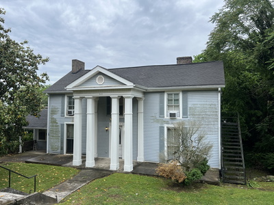 613 W 7th St