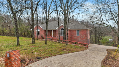 702 Hillside Dr