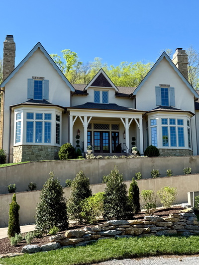 391 The Lady of the Lake Ln