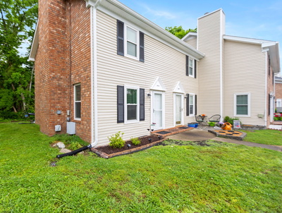 290 Donna Dr