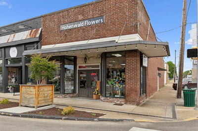 11 W Main St