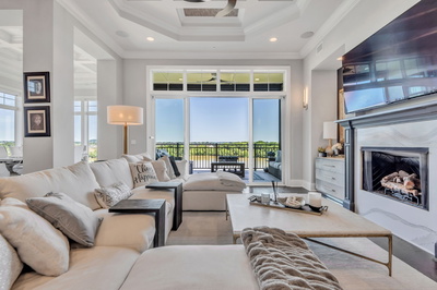 1024 Club View Dr