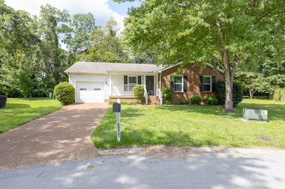 2200 Skylark Ct