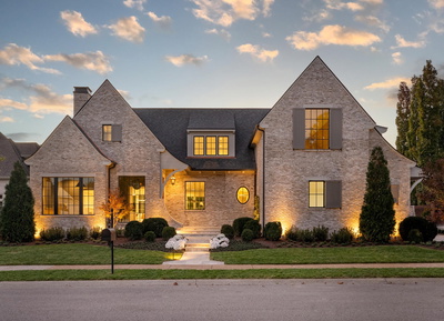 12 Middleton Park Ln
