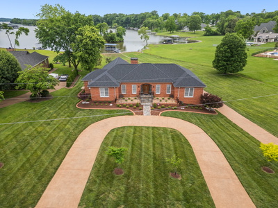 633 Bay Point Dr