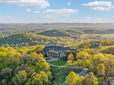 513 King Richards Ct