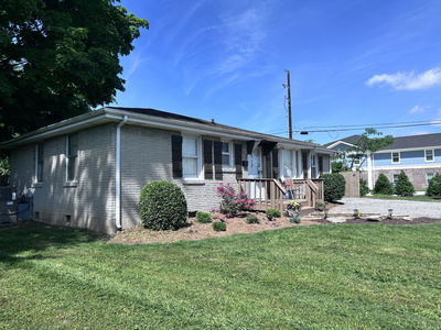 912 Robinson Rd