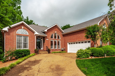 6737 Autumnwood Dr