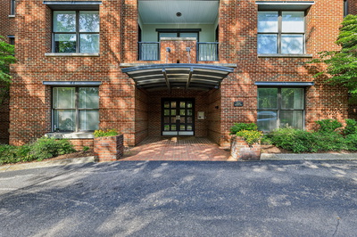 4040 Woodlawn Dr