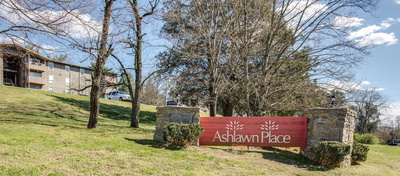 709 Ashlawn Pl