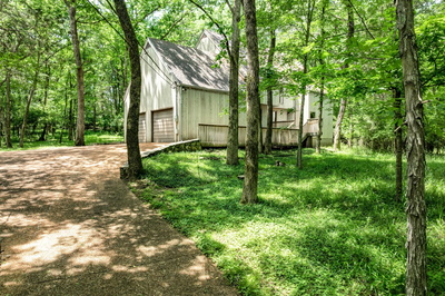 556 Lakeshore Drive