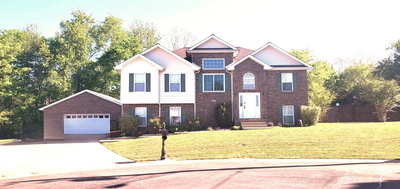 105 Clearwater Ct