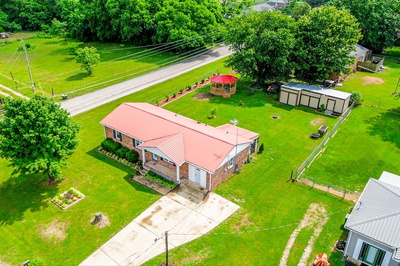 Exterior view of 701 Miles Rd in Pulaski, TN