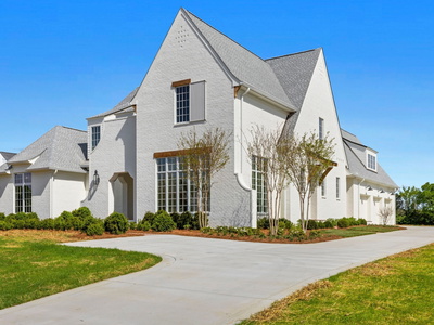 6034 Frazier Park Ln