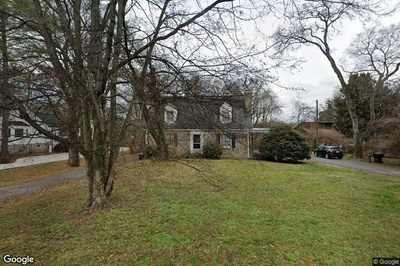 2910 Woodlawn Dr