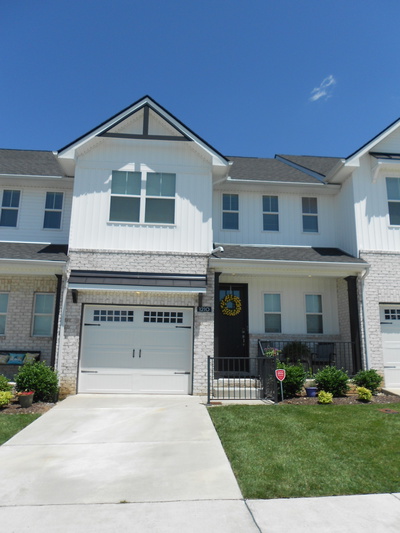 1210 Hayloft Pl