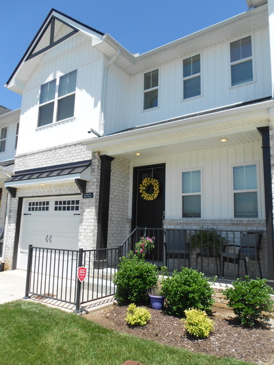 1210 Hayloft Pl