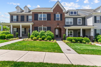 369 Carriage House Ln