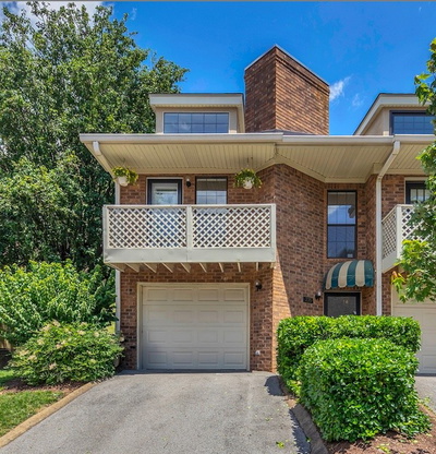 235 Glenstone Cir