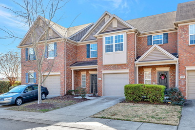 8103 Valley Oak Dr
