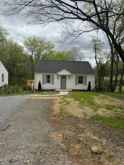1210 Daniel St