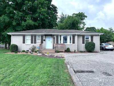 912 Robinson Rd