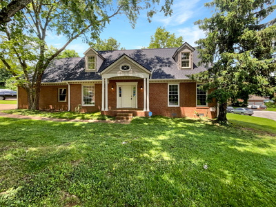 601 S Riverbend Ct