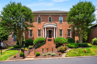53 Whitworth Blvd