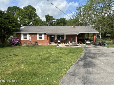 Exterior view of 2520 S York Hwy in Jamestown, TN