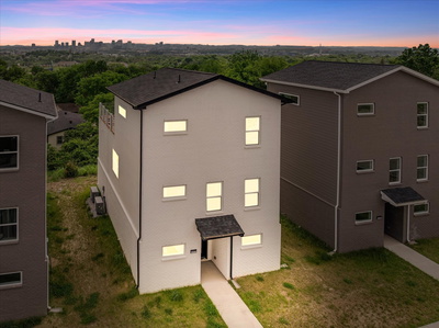 1241 North Avondale Cir